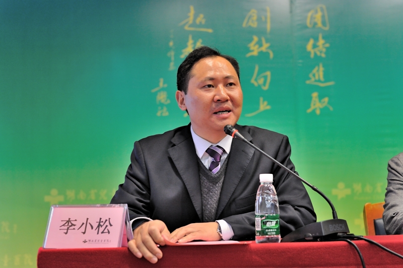 湖南省儿童医院院党委书记李小松主持开班典礼