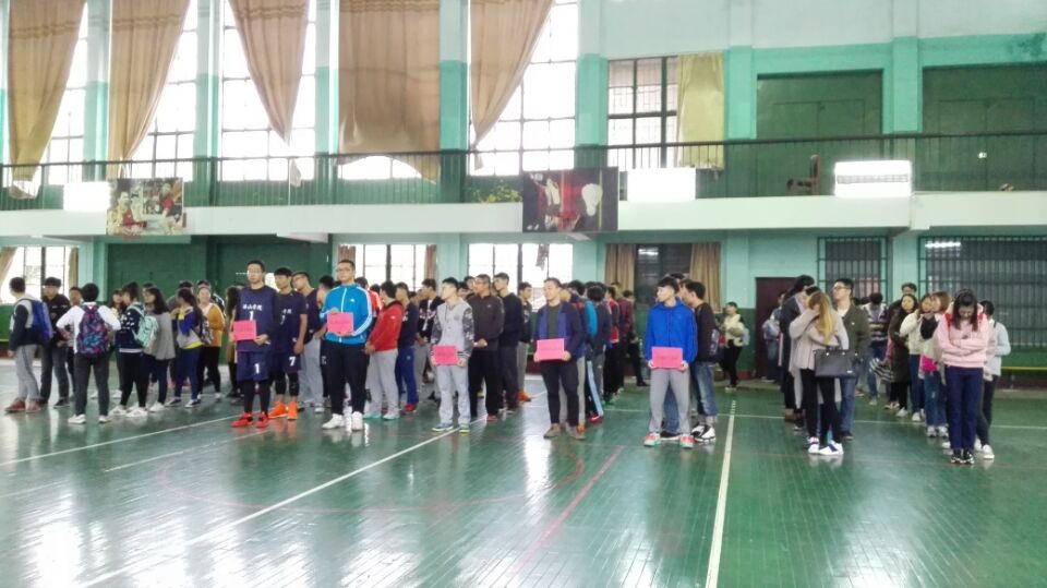 运动员和裁判员候场