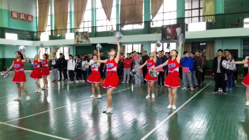 精彩的啦啦操开场秀