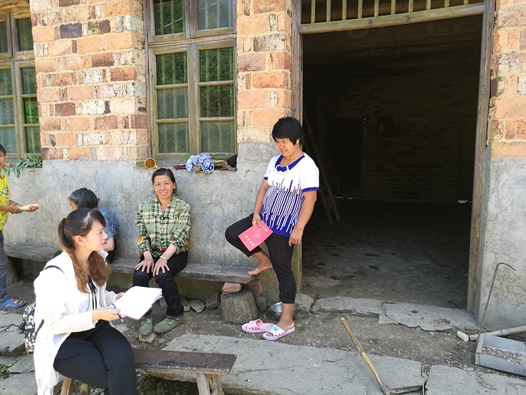 江娴老师在贫困户调查
